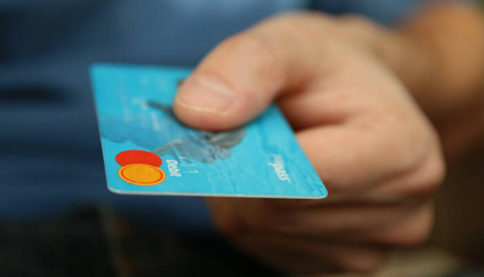 Batı Trakya’da buldukları banka kartıyla alışveriş yaptılar: Kart sahibi şaşkın!