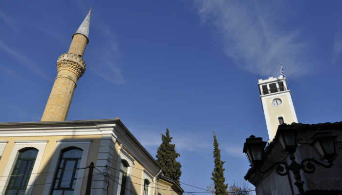Yunanistan’da cami ve kiliselerde toplu ibadetler yasaklandı